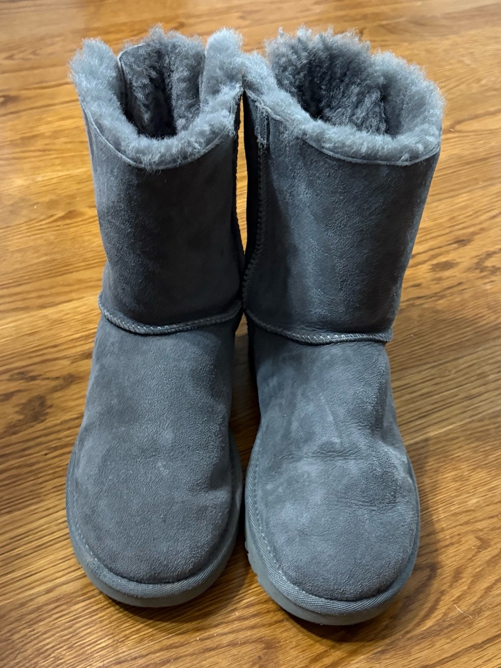 UGG Bailey Bow II Gray Suede Sheepskin Boots Women’s Size 7